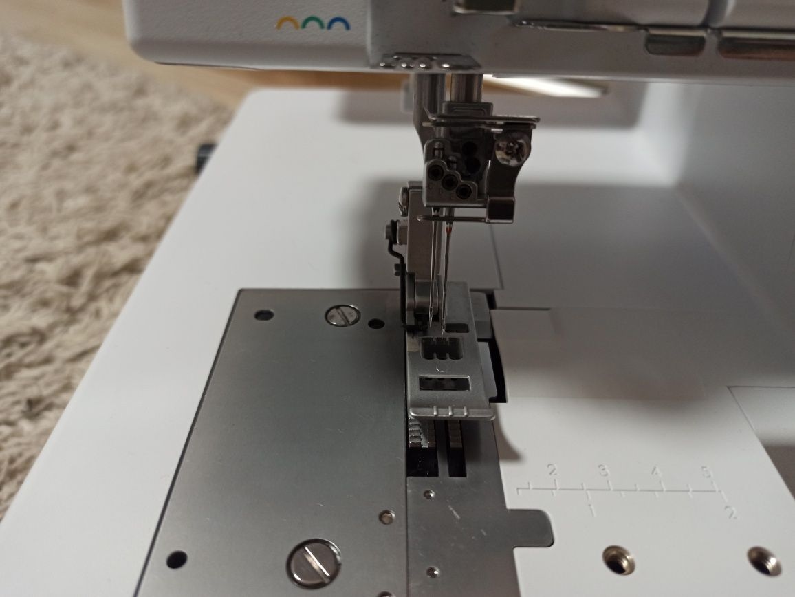 Розпошивальна машина Bernina Bernette FunLock B42