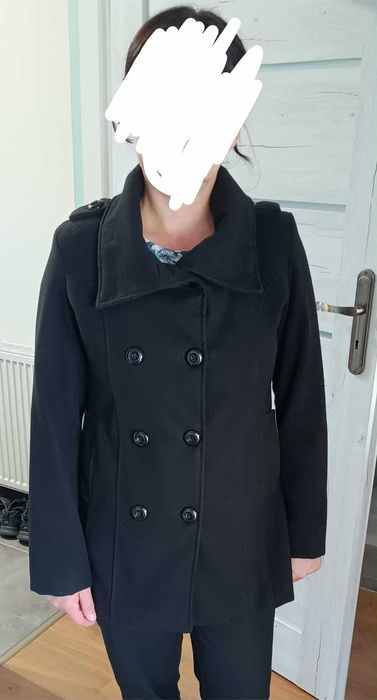 Czarny płaszcz damski