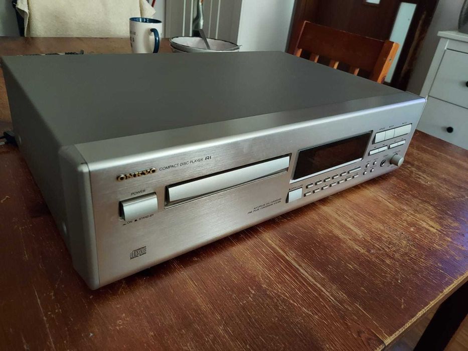Odtwarzacz CD ONKYO R1 DX-7210