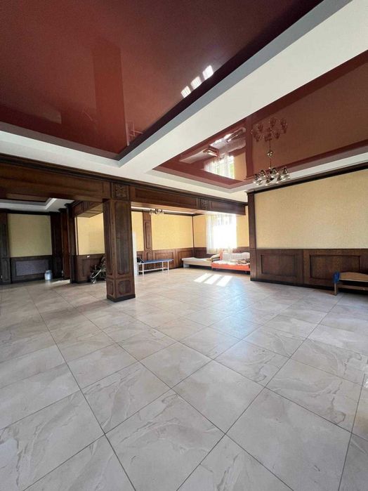 Продаж комерційного приміщення під ресторан та готель