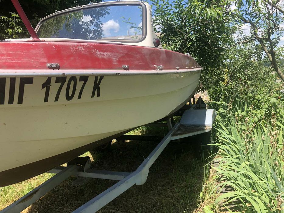 Лодка пластиковая