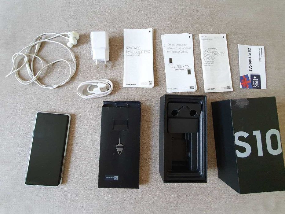 Samsung Galaxy S10 идеальное состояние полный комплект