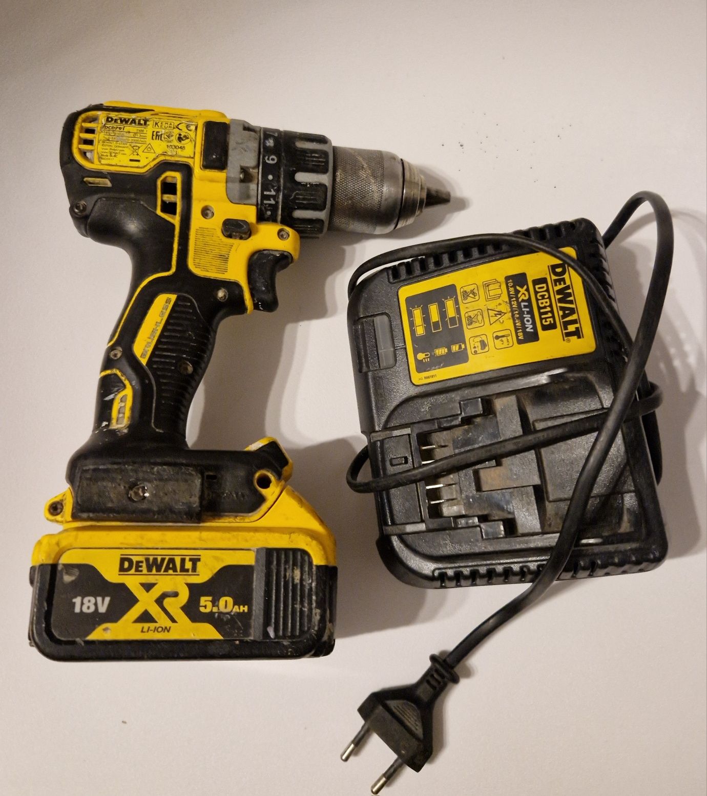 Wkrętarka dcd791 DeWalt aku 5ah i ładowarka