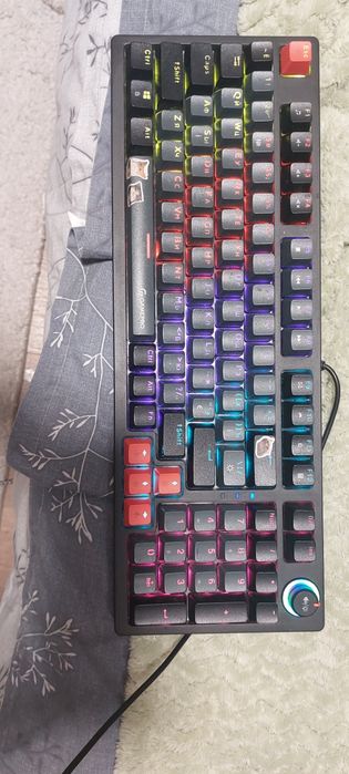 Продаю клавіатуру механічну