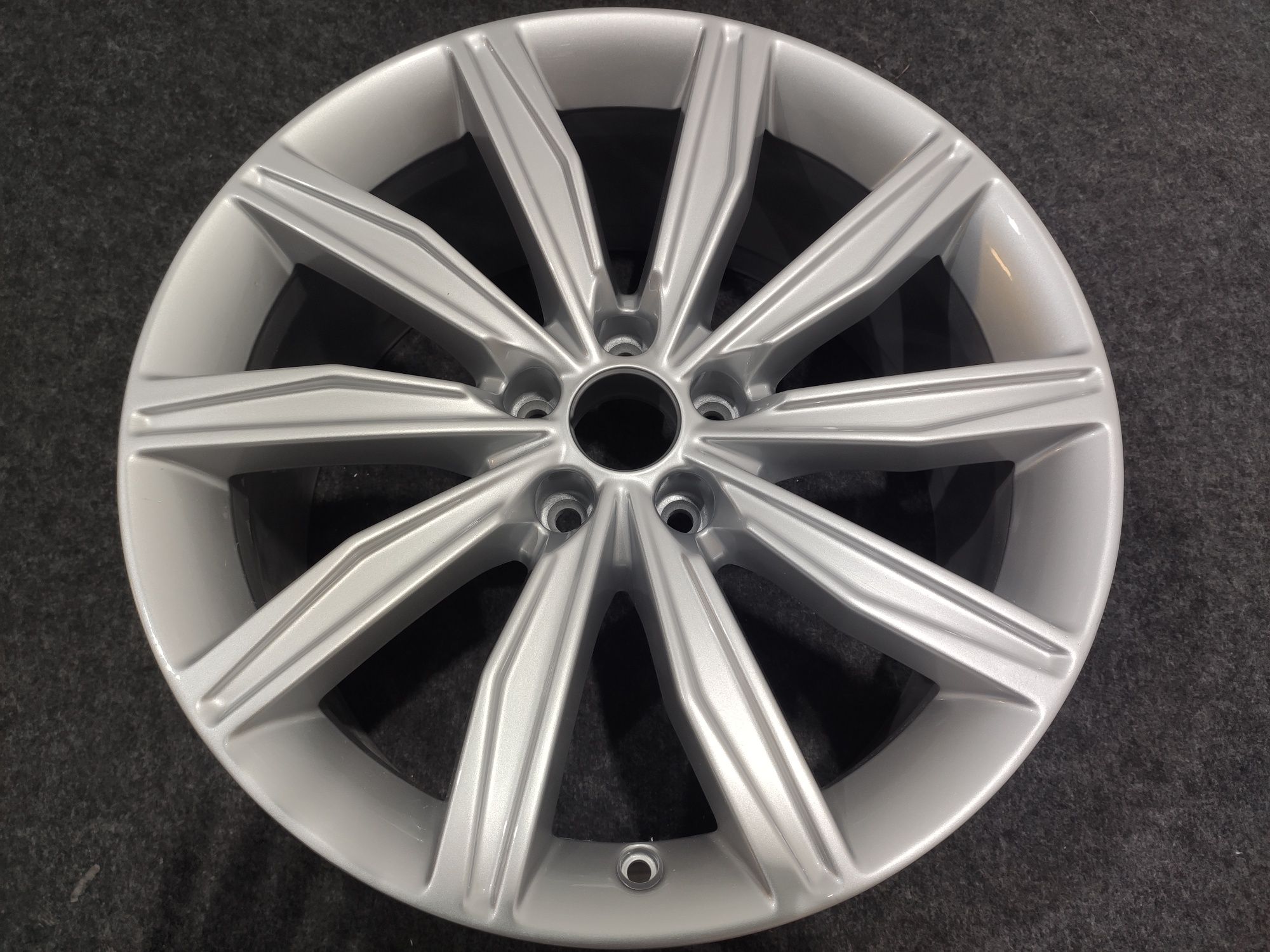 Felga aluminiowa 19 cali Audi A6 S6 C8 S-Line 4K0 Oryginał