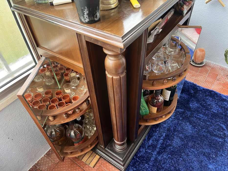 Movel de bar espelhado