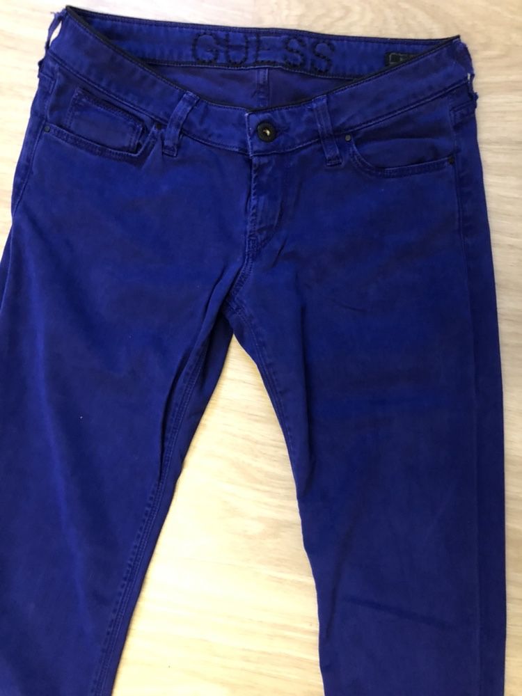 Spodnie damskie jeans Guess Beverly skinny chabrowe xs 26 rurki