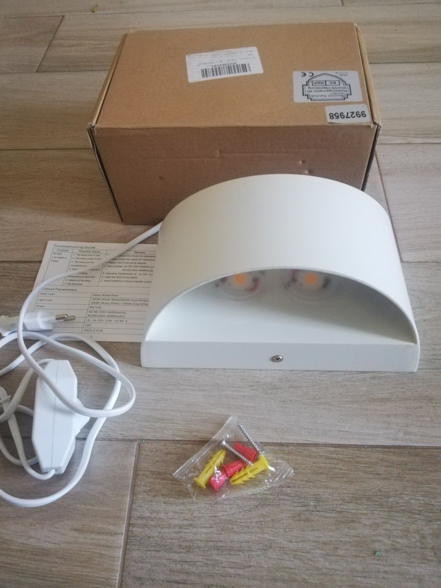 Kilknet ścienny LED Aluminium 20x10x12cm.