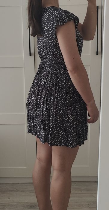 Sukienka mini czarno-biała taliowana