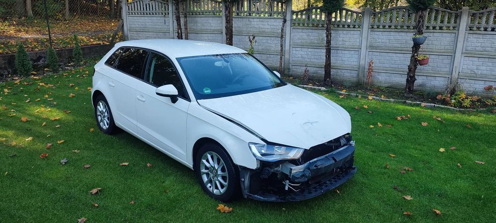 Audi A3 Sportback A3 8V 2.0Tdi 150km lekko uszkodzony! Do ubrania! Poduszki całe!