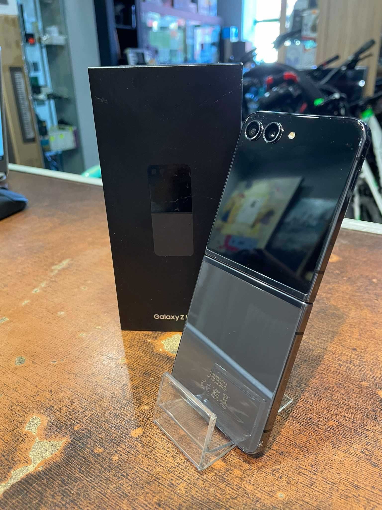 Smartfon SAMSUNG Galaxy Z Flip 5 8/256GB 5G