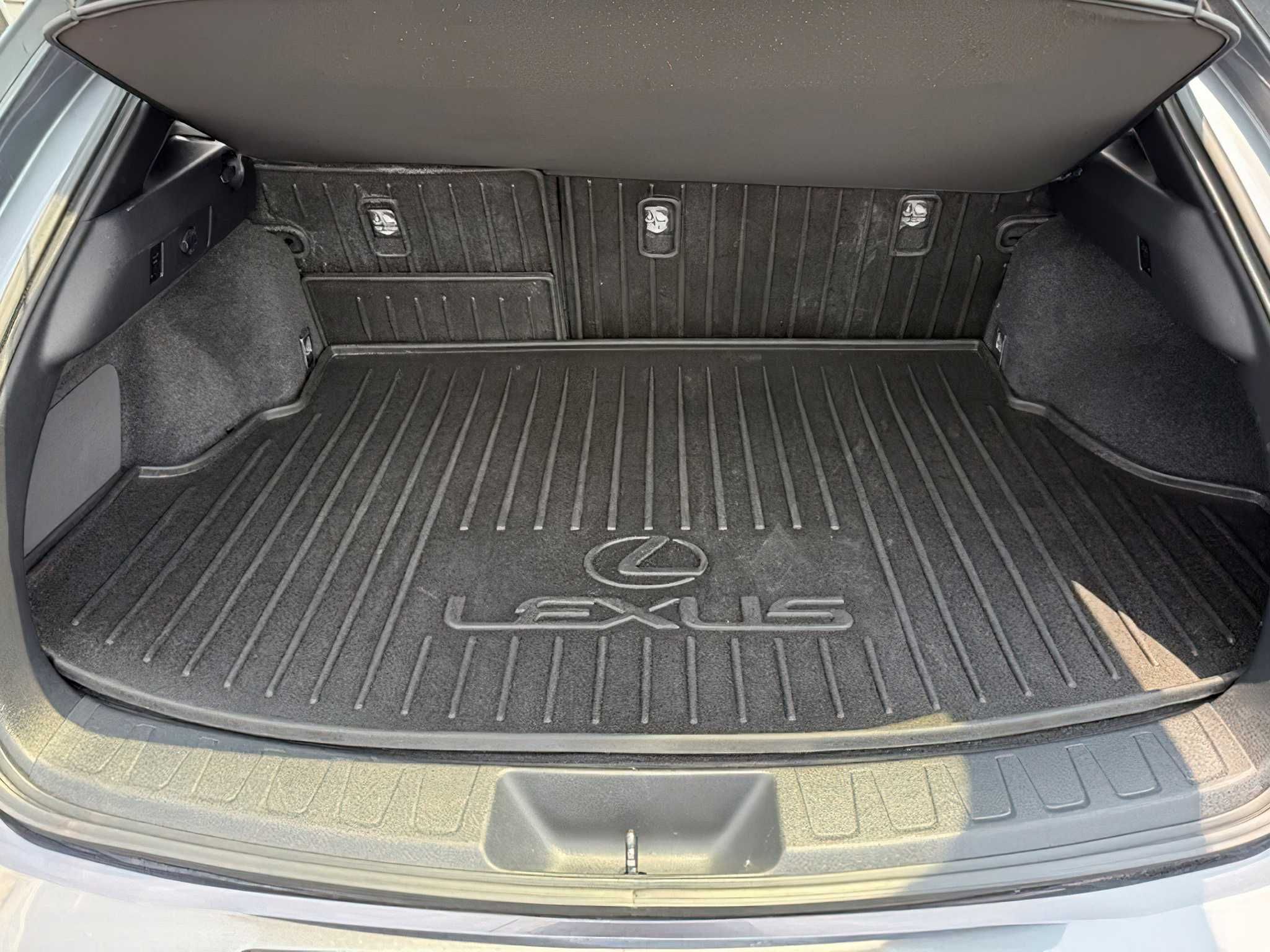 Lexus  UX 250H 2020