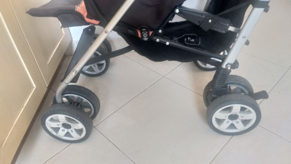 Wozek spacerowy  wiele funkcji conneco Saturn  typu parasolka ochrania