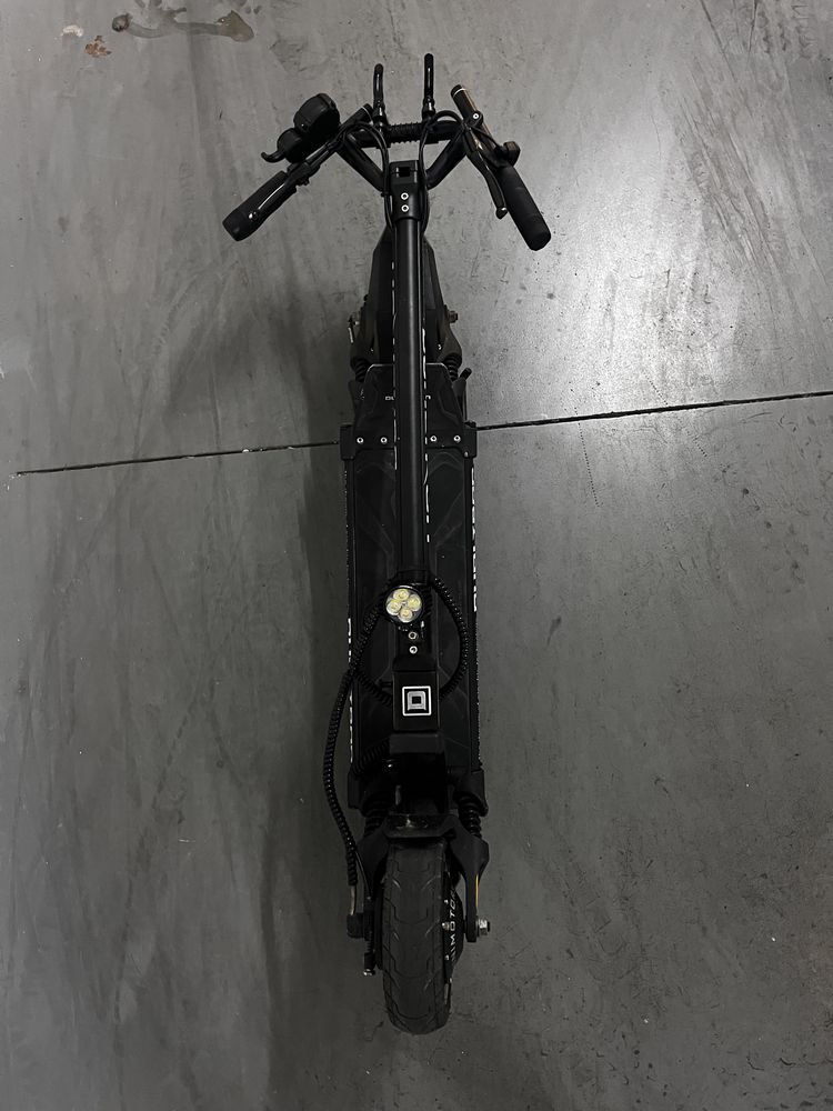 Trotinete Dualtrone dual motor longbody special edition