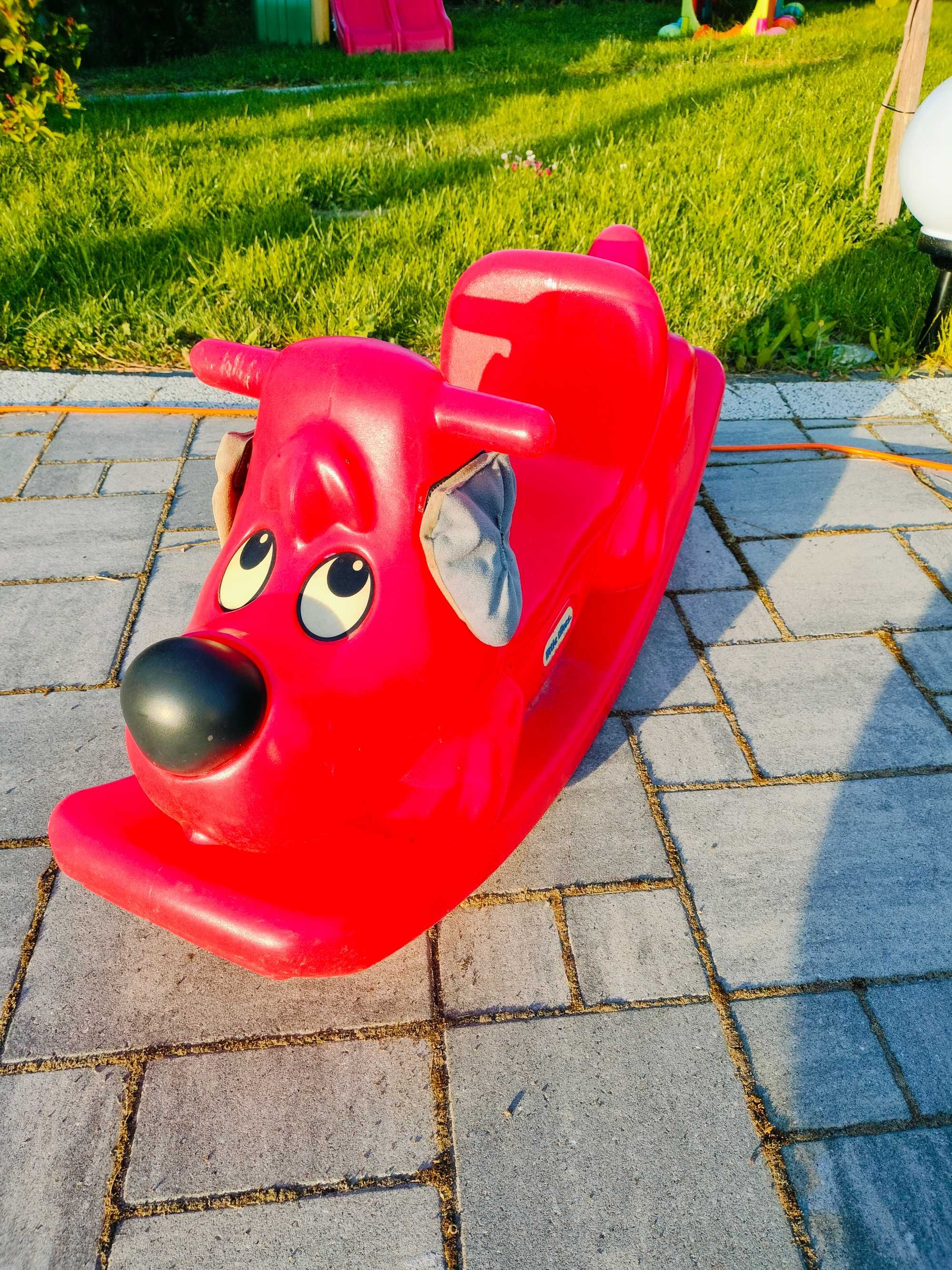 Piesek bujak little tikes