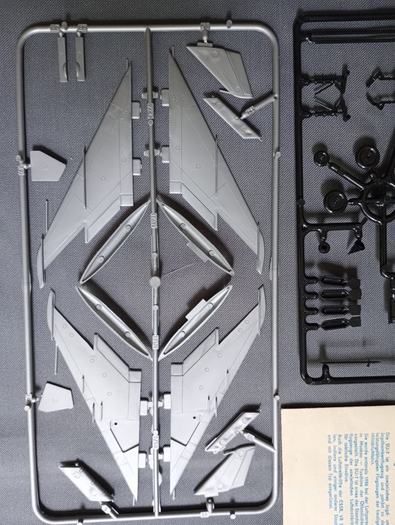 Сборная модель самолета Su Су 7 Збірна модель літака 1/72 Plasticart