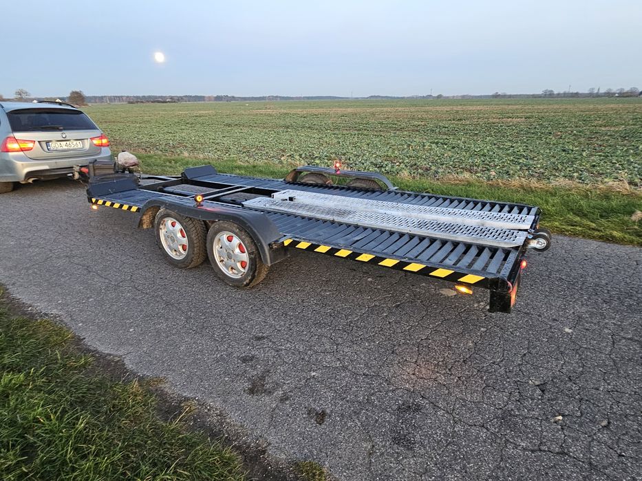 Laweta przyczepa samochodowa najazd