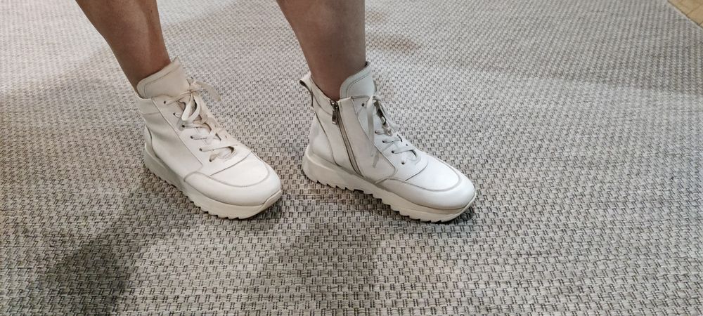 Кросовки, ботинки  женские утеплённые кожаные