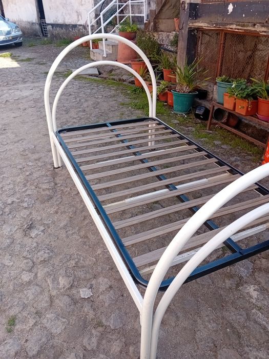 Cama de solteiro com colchão