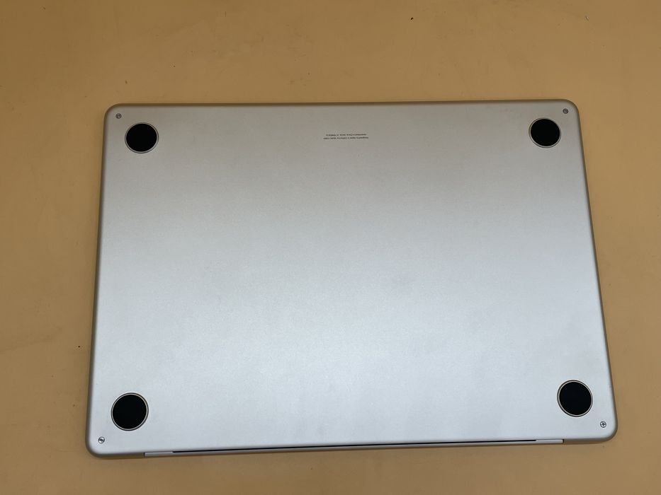 Macbook air 2022 m2 256 gb  батарея 100 циклів! Стан ідеал !