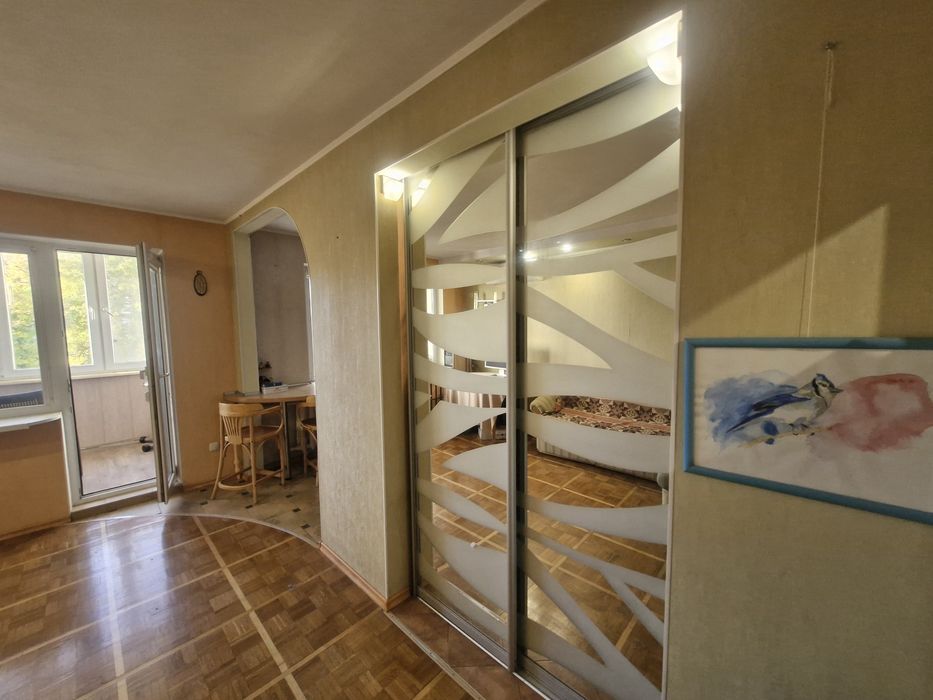 Сдам трёхкомнатная квартиру  на Черёмушках