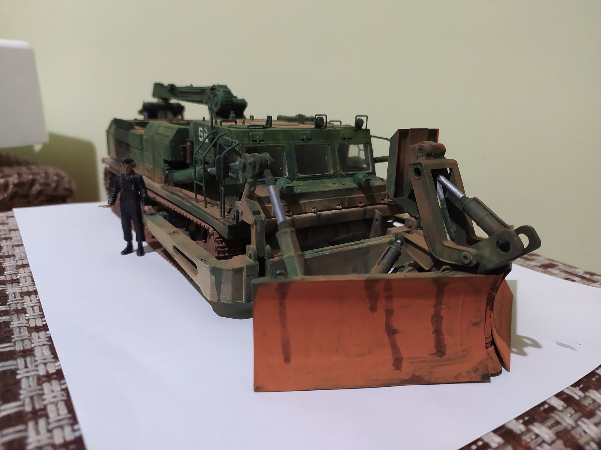 Модель танка, тягача, 1:35