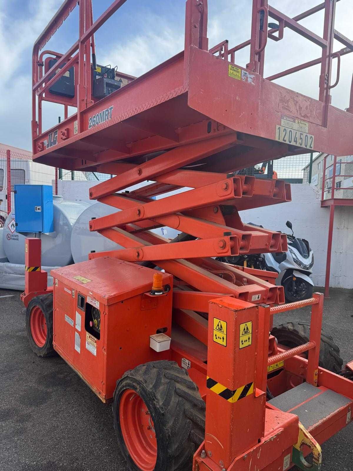 Plataforma elevatória Diesel JLG 260 MRT (AT9Mts)