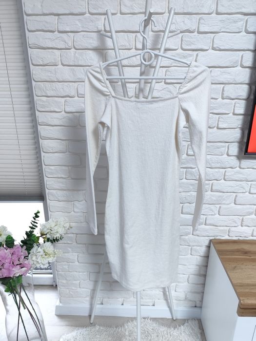 Kremowa sukienka Gina Tricot rozmiar XS