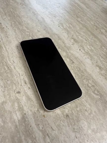 iPhone 13 mini.