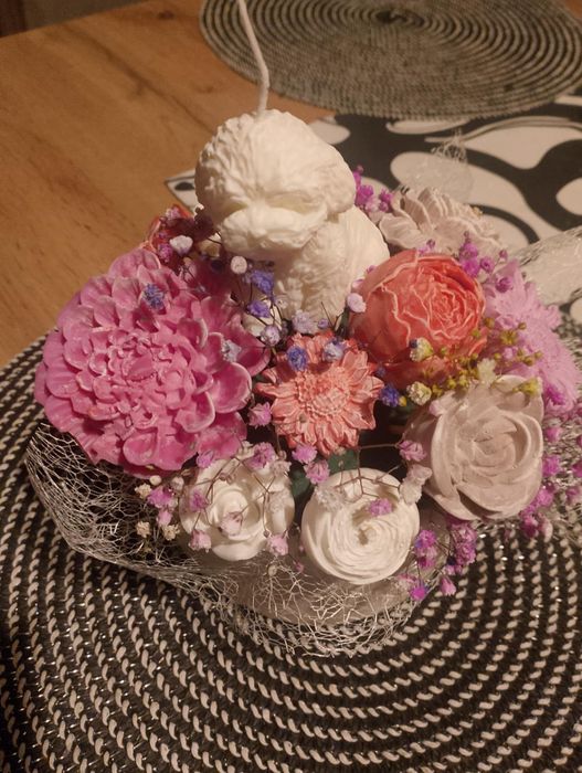 Ręcznie robione bukiety z wosku