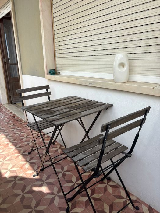 Mesa e cadeiras de exterior