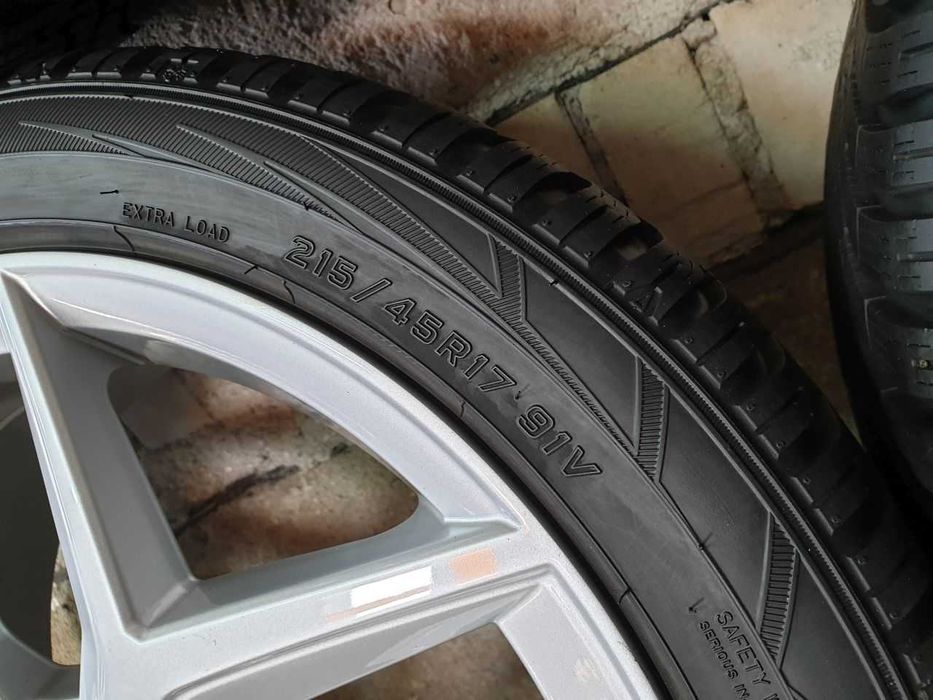 Felgi aluminiowe Seat R17 5x100 opony 215/45R17 8,5mm Falken 2020r