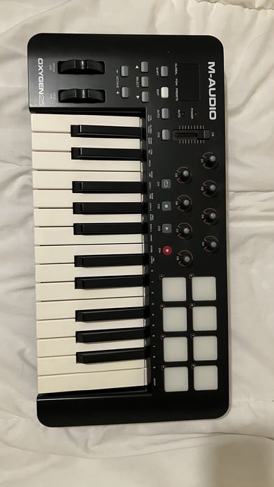 Teclado MIDI M-AUDIO Oxygen 25