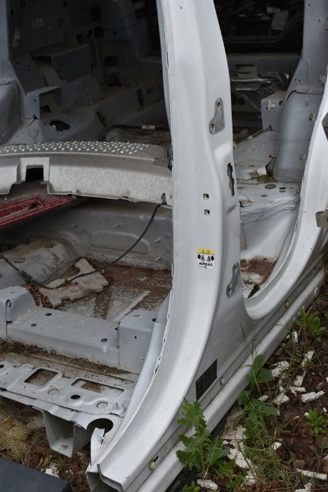 Słupek lewy środkowy próg Range Rover Sport L494 od 2013roku