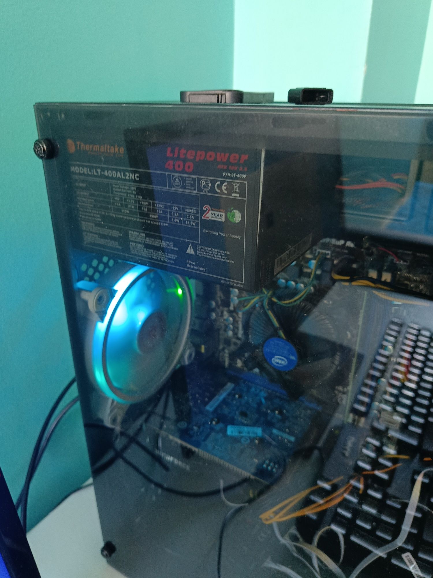 Komputer z Monitorem