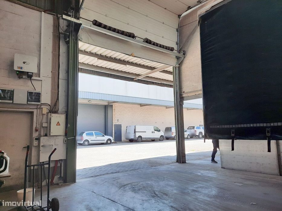 Armazém Venda Palmela | 525 m2 | Brejos de Carreteiros