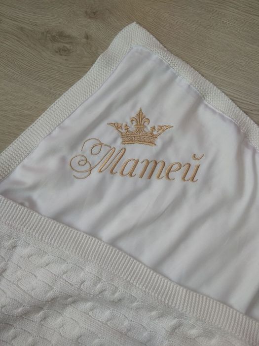 Боді з крилами та вишивка