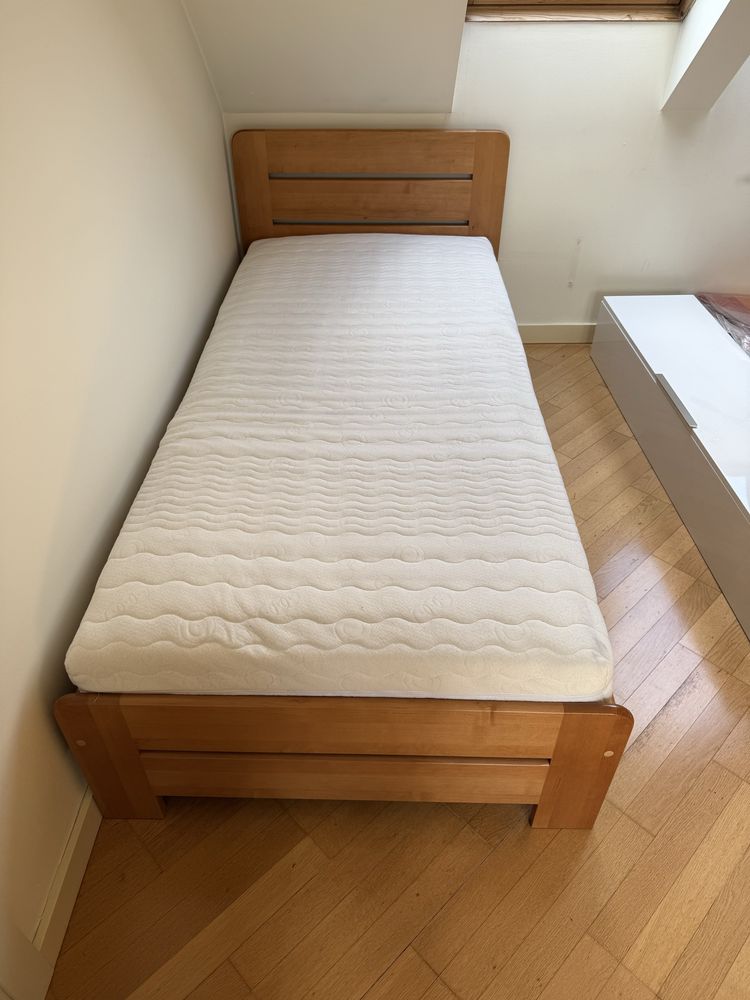 Lóżko z materacem 90x200