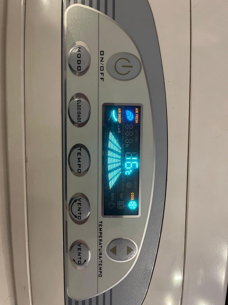 Ar Condicionado Portátil 12000 BTUs – Quente e Frio | Como Novo