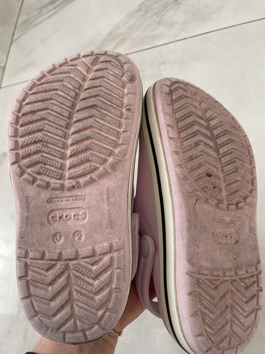 Klapki Crocs pudrowy róż dla dziewczynki