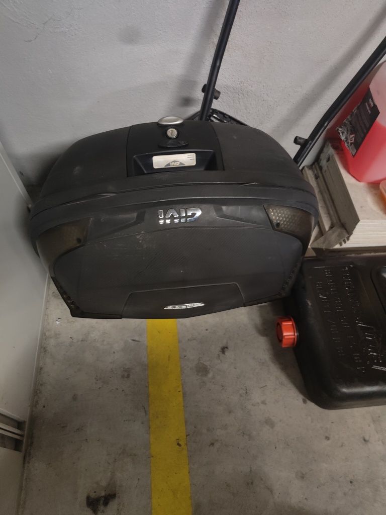 Top case givi blade