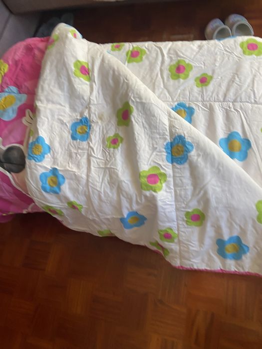 Edredon da minie em bom estado