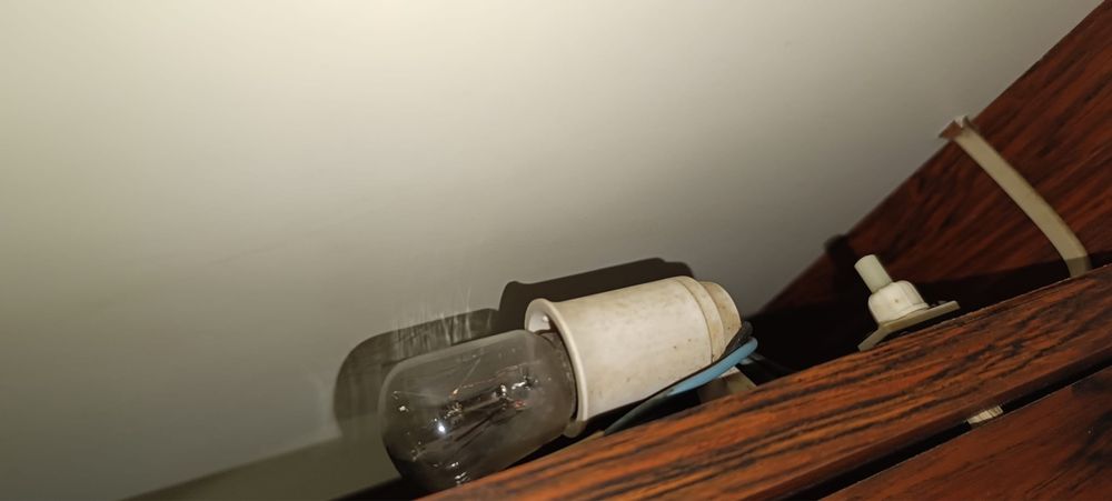 Movel Estante em madeira com portas