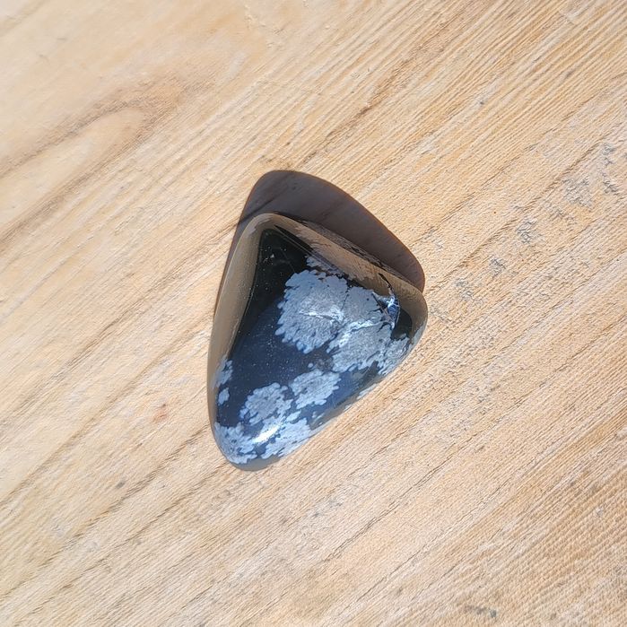 Obsydian śnieżny mały polerowany kamień półszlachetny amulet waga 11 g