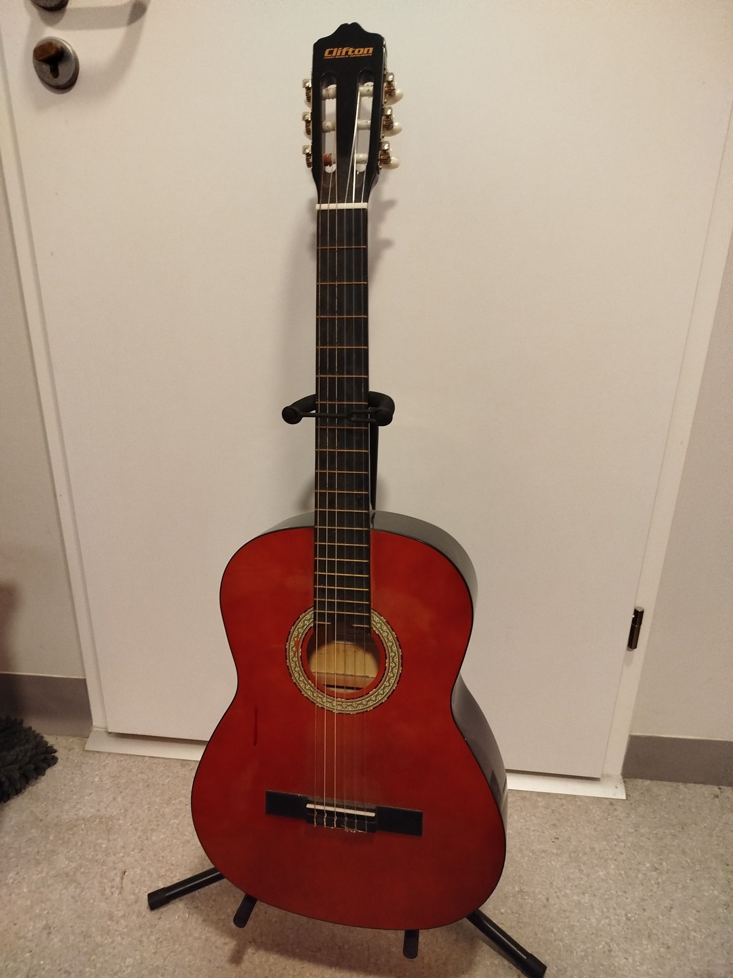 Gitara klasyczna ze stojakiem