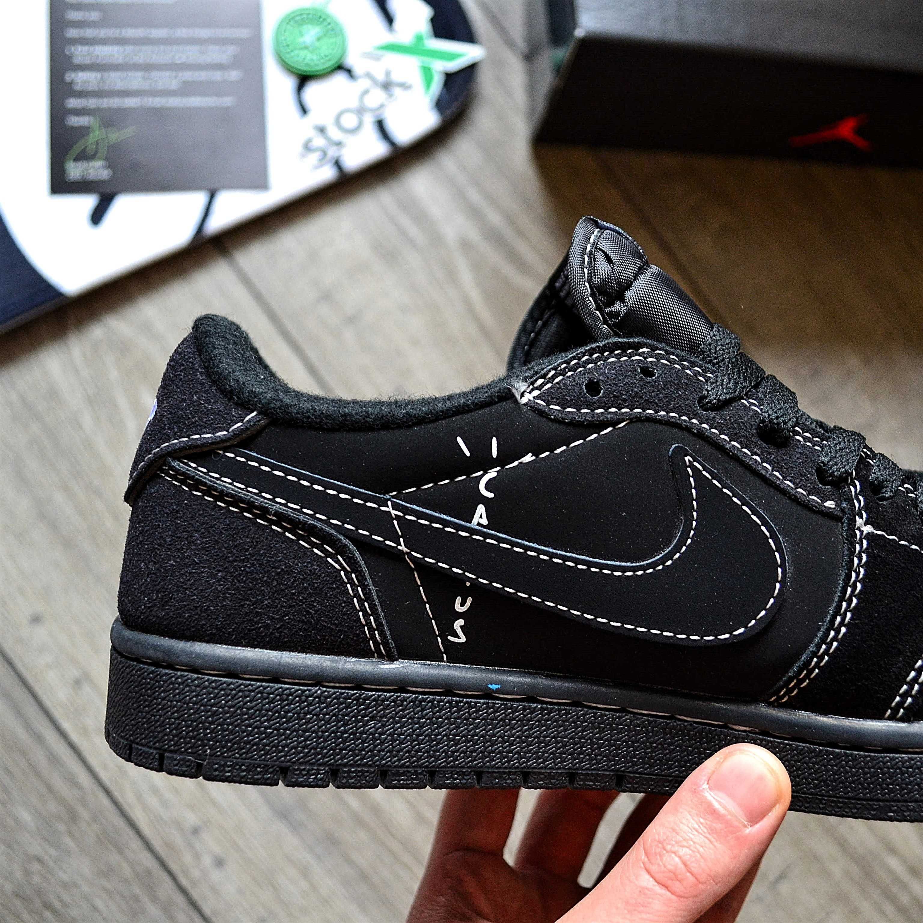 Чоловічі кросівки Nike Air Jordan 1 Low x Travis Scott 'Black Phantom'