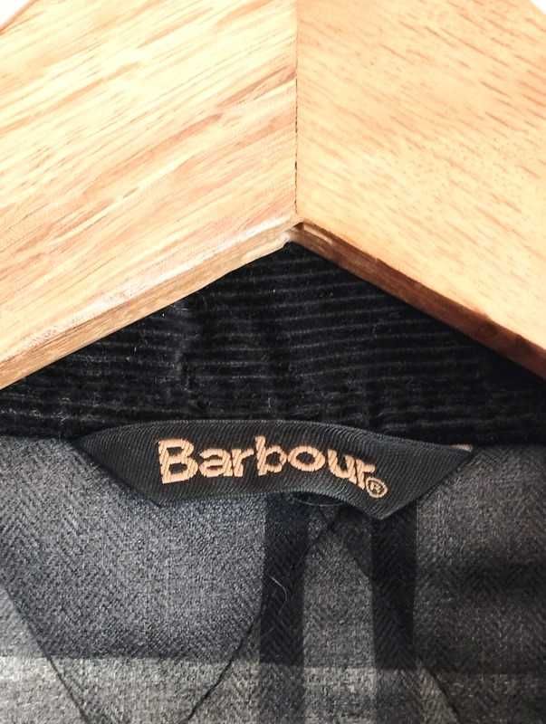 Czarna kurtka pikowana w stylu brytyjskim wiatrówka  Barbour