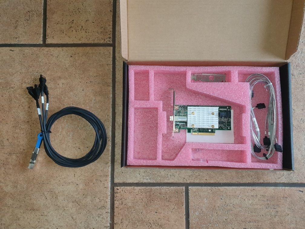 RAID-5 Microsemi Adaptec SmartHBA 2100-4i4e (obsługuje do 8 dysków)