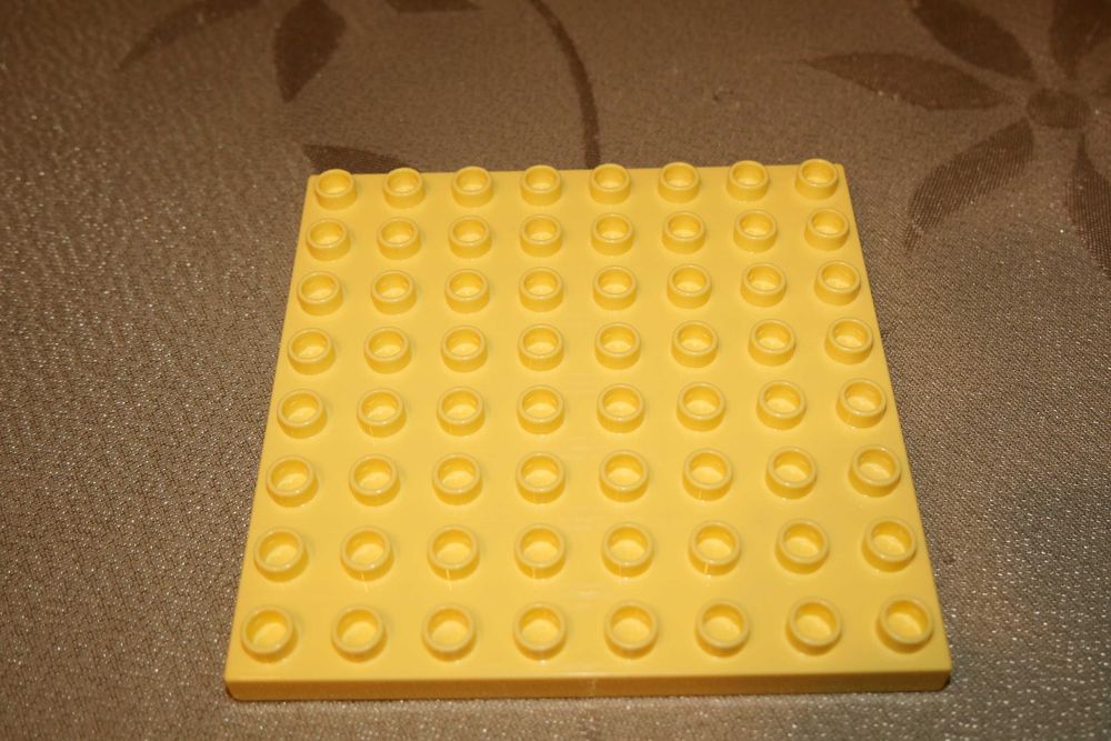 Lego Duplo klocki płytka duża plaska kwadratowa 8 x 8 pin oczek żółta