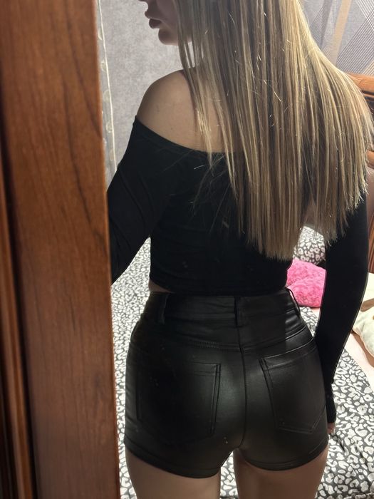 Короткі шортики під шкіру на шнурівці